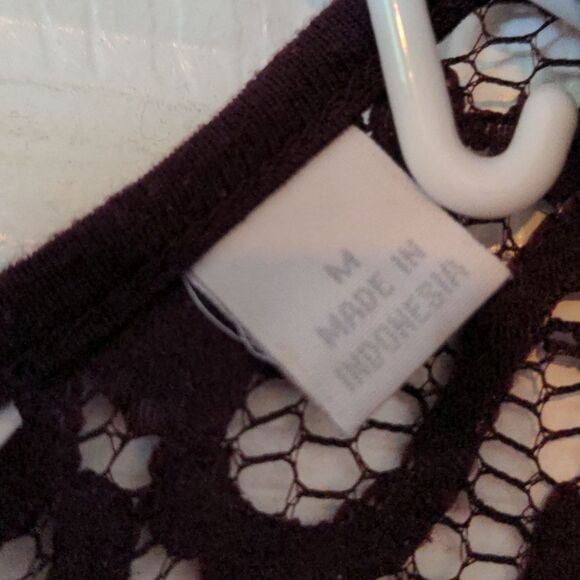 Like new deep red burgundy short sleeve tunic size m with lace overlay front - Picture 8 of 10